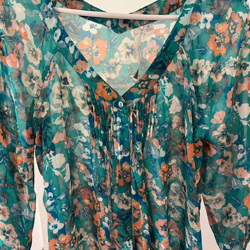 Lauren Conrad Medium floral blouse